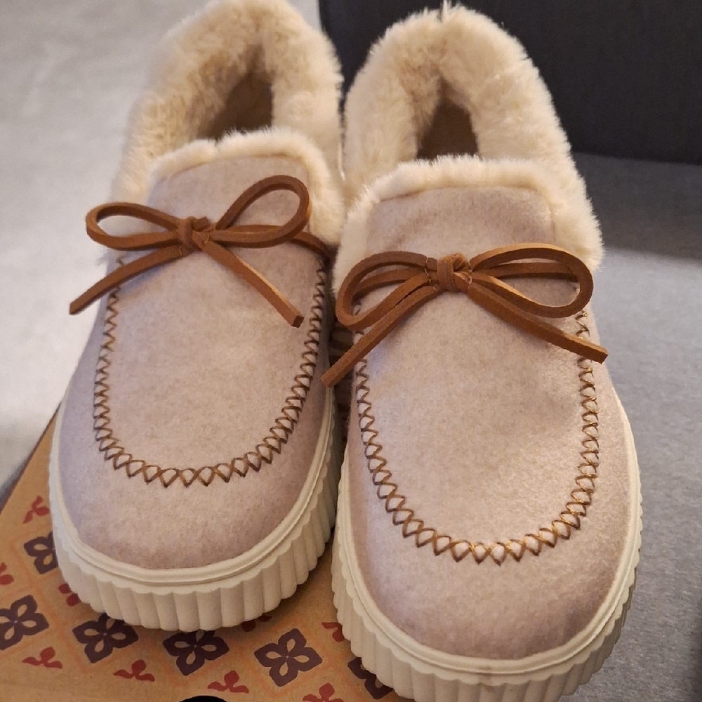 Skechers Cream Slippers with Faux Fur
